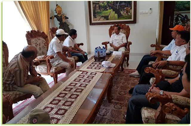 OPD, Wakil, dan Gubernur Bali di kediamannya, kawasan Perumahan Teras Ayung, Denpasar (24/9)