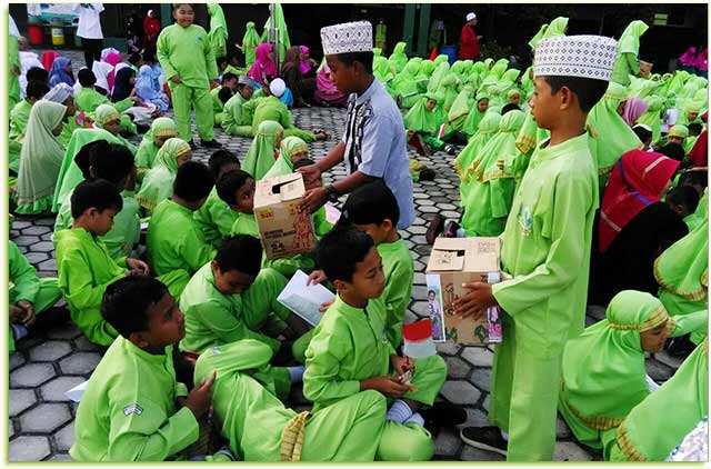 Sekolah Islam Terpadu Tanjung Balai Karimun Melakukan Penggalangan Dana Untuk Muslim Rohingya