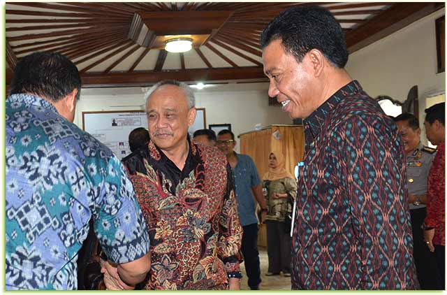 Kadis Pemberdayaan Masyarakat dan Desa (PMD) Provinsi Bali Ir.Ketut Lihadnyana di Kantor Dinas Pemberdayaan Masyarakat dan Desa, Jumat (27/10).