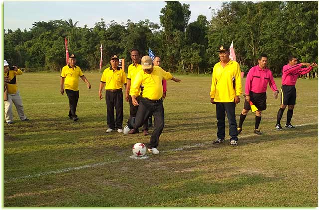 Bupati Karimun Buka Kundur Cup II di Stadion Mini Tanjungbatu