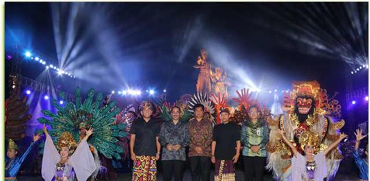 Wakil Gubernur Bali, Ketut Sudikerta saat membuka “Pesona Mandiri Nusa Dua Fiesta 2017" yang digelar di Pulau Peninsula, kawasan ITDC Nusa Dua, Bali, Rabu (11/10).