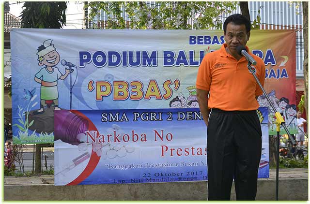 Kepala Dinas Pemberdayaan Masyarakat Desa ketut Lihadnyana dalam orasi di Podium Bali Bebas Bicara Apa Saja (PB3AS) di Lapangan Puputan Niti Mandala Renon, Denpasar, Minggu (22/10).