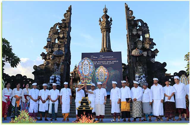 Peluncuran maskot dan jingle Pemilihan Gubernur Bali Tahun 2018 di Monumen Perjuangan Bajra Sandhi, Denpasar, Sabtu (28/10).