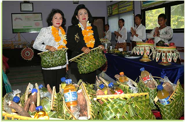 Ketua Yayasan Kanker Indonesia Cabang Bali Ny.Ayu Pastika pada acara Penilaian Pelaksana Terbaik Kegiatan PKTP YKI Cabang se-Bali Tahun 2017 di Lembongan, Nusa Lembongan, Klungkung, Jumat (20/10).