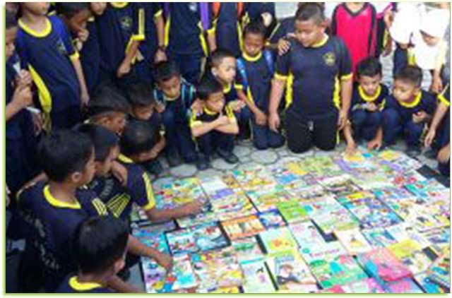 Bhabinkamtibmas Kelurahan Darussalam Hadirkan Perpustakaan Keliling Bhabinkamtibmas Kelurahan Darussalam Hadirkan Perpustakaan Keliling
