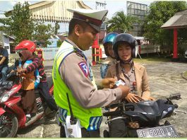 Coba-Hindari-Razia,-Banyak-Pengedara-Pura-pura-Mampir-ke-Toko-dan-Belanja