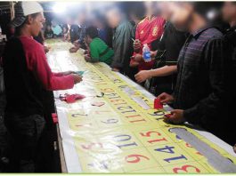 Perjudian lempar bulu ayam pada vampire di tanjungbatu, beberapa waktu yang lalu