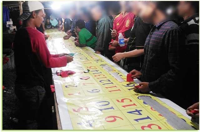 Perjudian lempar bulu ayam pada vampire di tanjungbatu, beberapa waktu yang lalu