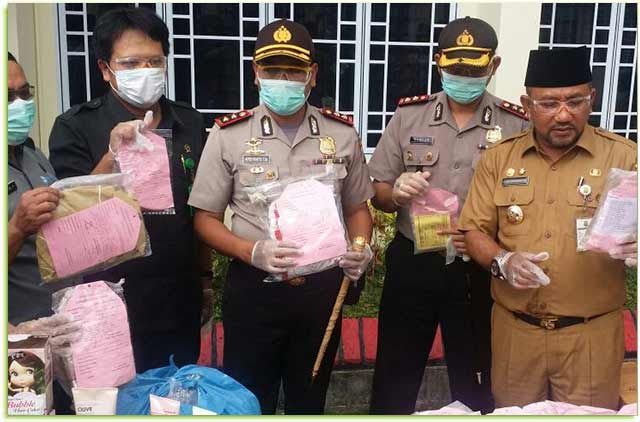 Kejari Tanjungpinang Musnahkan 1,4 Kilo Narkoba dan 123 Kosmetik Illegal