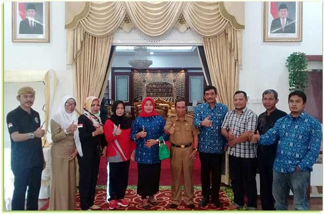 Paguyuban Pasundan Kundur dan Kepri Serahkan Bantuan Korban Kebakaran Melalui Pemkab Karimun Paguyuban Pasundan Kundur dan Kepri Serahkan Bantuan Korban Kebakaran Melalui Pemkab Karimun