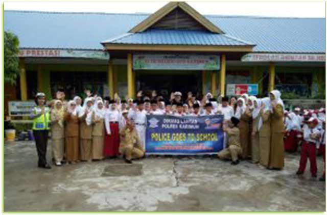 Personil Satlantas Polres Karimun Jadi Pembina Upacara di SDN 2 Karimun Personil Satlantas Polres Karimun Jadi Pembina Upacara di SDN 2 Karimun