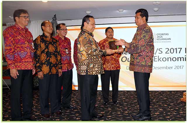 Evaluasi Kinerja BPR dan BPRS Se Provinsi Bali Tahun 2017 dan Pemaparan Outlook Ekonomi Tahun 2018 di Agung Room Hotel Inna Bali Beach, Sanur, Rabu (6/12).