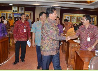 Wakil Gubernur Bali Ketut Sudikerta saat membuka Rapat Koordinasi Penanggulangan Kemiskinan di Provinsi Bali Tahun 2017 di Ruang Cempaka Bappeda Litbang Provinsi Bali, Jumat (22/12).
