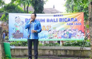 Ketua Komisi 1 DPRD Kabupaten Badung Wayan Suyasa dalam Podium Bali Bebas Bicara Apa Saja (PB3AS) di Lapangan Puputan Niti Mandala Renon, Denpasar, Minggu (17/12).