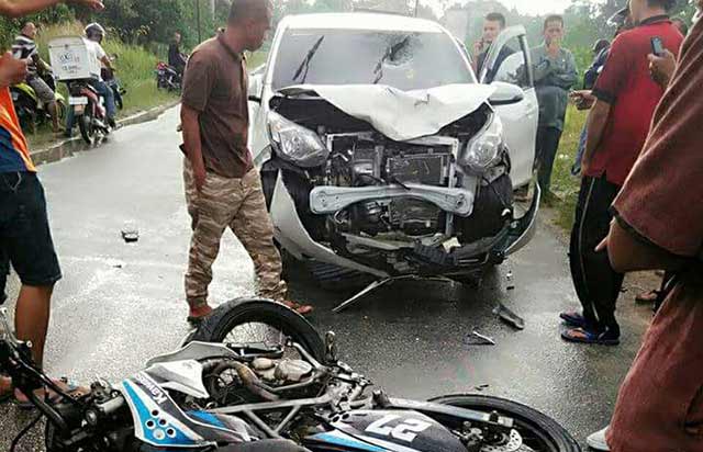 Kecelakaan-Adu-Kambing-Mobil-VS-Motor-di-KM-5-Tanjungbatu-Barat-(2)