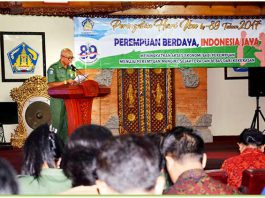 Asisten Administrasi Umum Setda Provinsi Bali, I Gusti Ngurah Alit dalam Peringatan Hari Ibu Ke 89 Tahun 2017 di di Aula Dinas Pendidikan Provinsi Bali-Renon.