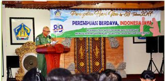 Asisten Administrasi Umum Setda Provinsi Bali, I Gusti Ngurah Alit dalam Peringatan Hari Ibu Ke 89 Tahun 2017 di di Aula Dinas Pendidikan Provinsi Bali-Renon.