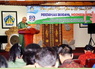 Asisten Administrasi Umum Setda Provinsi Bali, I Gusti Ngurah Alit dalam Peringatan Hari Ibu Ke 89 Tahun 2017 di di Aula Dinas Pendidikan Provinsi Bali-Renon.