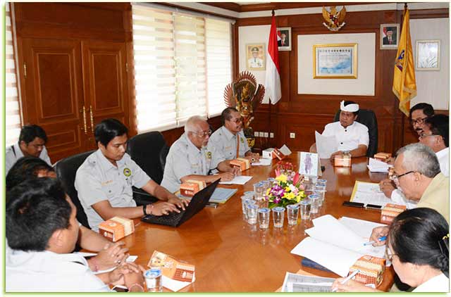 Rapat Wagub Sudikerta, Kantor Gubernur Bali, Denpasar Rabu (27/12).