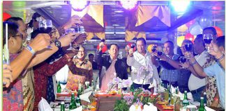 Gubernur Bali Made Mangku Pastika saat bertemu Aliansi Masyarakat Pariwisata Bali (AMPB) bertempat di Bounty Cruise, Minggu (17/12).
