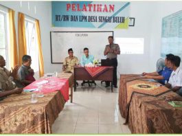 Kapolsek Kundur Kompol Wisnu Edhi Sadono blusukan di desa Sei Buluh, Ungar