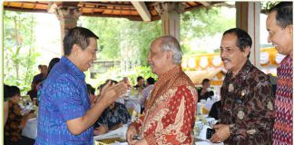 Pastika pada acara peluncuran buku Kewaspadaan Nasional Untuk Bali Mandara di Gedung Kertha Sabha, Jaya Sabha, Denpasar, Jumat (29/12).