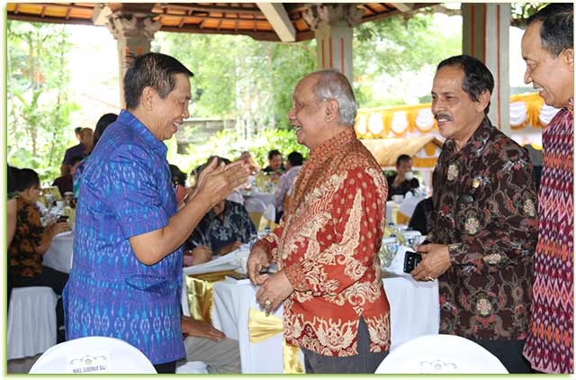 Pastika pada acara peluncuran buku Kewaspadaan Nasional Untuk Bali Mandara di Gedung Kertha Sabha, Jaya Sabha, Denpasar, Jumat (29/12).