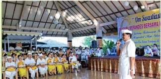 pelaksanaan Upacara Metatah Massal yang digagas oleh Yayasan Angel Hearts bekerjasama dengan Veda Poshana Ashram Denpasar dan Yayasan Shanti Buwana di Taman Pancasila Desa Budaya Kerthalangu, Sabtu (23/12).