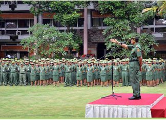 Apel Disiplin ASN Pemprov Bali di Lapangan Kantor Gubernur Bali-Renon, Senin (8/1).