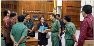Bali Made Mangku Pastika pada Sarasehan Pendidikan bertajuk "Membangun Masa Depan Pendidikan Bali" di Gedung Wiswa Sabha Utama, Senin (22/01/2018)