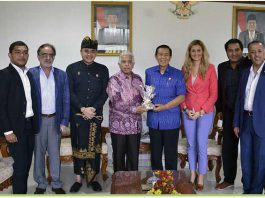 Rombongan pengusaha Al Sharif Faiz dari Alsharif Energy Company saat bertemu Gubernur Bali Made Mangku Pastika di Renon-Denpasar, Kamis (11/1).