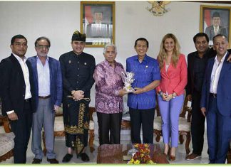 Rombongan pengusaha Al Sharif Faiz dari Alsharif Energy Company saat bertemu Gubernur Bali Made Mangku Pastika di Renon-Denpasar, Kamis (11/1).