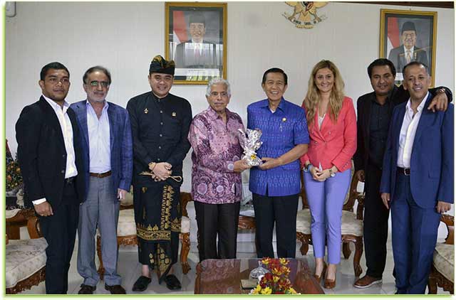 Rombongan pengusaha Al Sharif Faiz dari Alsharif Energy Company saat bertemu Gubernur Bali Made Mangku Pastika di Renon-Denpasar, Kamis (11/1).