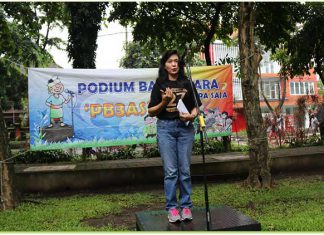 Anggota KPU Bali Divisi Sumber Daya Manusia dan Partisipasi Masyarakat Dr. Ni Wayan Widiastini di Podium Bali Bebas Bicara Apa Saja (PB3AS) di Lapangan Niti Mandala Renon, Denpasar, Minggu (14/1).