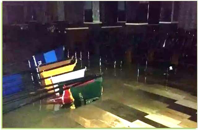 Paska Banjir, Seluruh Anggota DPRD Anambas Bersihkan Kantornya Yang Berlumpur Paska Banjir, Seluruh Anggota DPRD Anambas Bersihkan Kantornya Yang Berlumpur