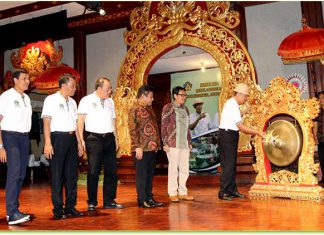 Pembukaan Rembug Desa Tingkat Provinsi Bali Tahun 2018, di Gedung Ksiraarnawa, Taman Budaya , Denpasar, Minggu (21/1).