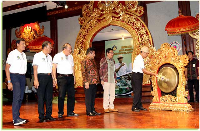 Pembukaan Rembug Desa Tingkat Provinsi Bali Tahun 2018, di Gedung Ksiraarnawa, Taman Budaya , Denpasar, Minggu (21/1).