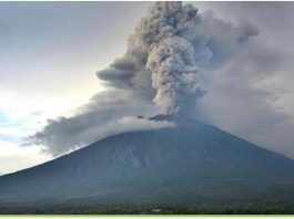 Gunung Agung saat erupsi