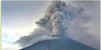 Gunung Agung saat erupsi