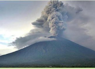 Gunung Agung saat erupsi