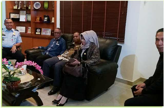 Komisi I DPRD Kabupaten Karimun melakukan inspeksi mendadak ke Kantor Imigrasi Kelas II Tanjungbalai Karimun, Senin (15/1).