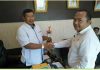 Bupati Anambas saat berjabat tangan dengan asisten ll masykur mantan Kadishub. yang menjabat Plt Disparbud KKA