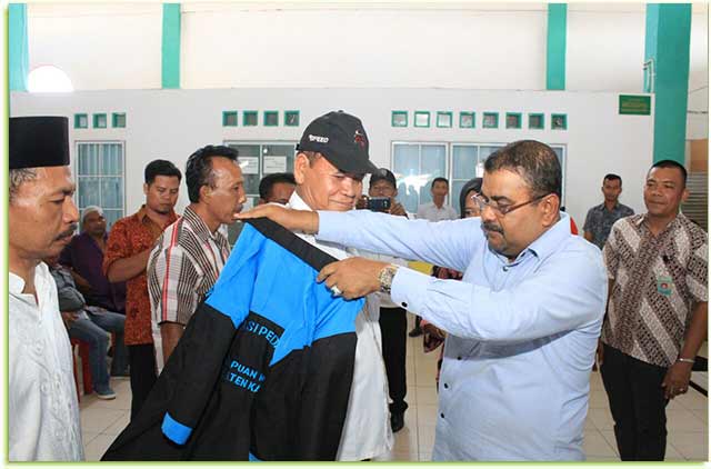 Bupati Kukuhkan Asosiasi Pedagang Pasar Puan Maimun Bupati Kukuhkan Asosiasi Pedagang Pasar Puan Maimun