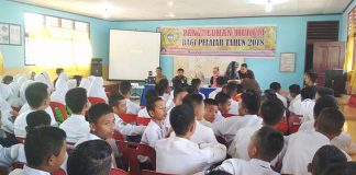 Penyuluhan hukum mengenai penyalahgunaan Narkoba pada pelajar sekolah menengah Pertama (SMP) Negeri 1 Kundur Barat, Kamis (20/3).