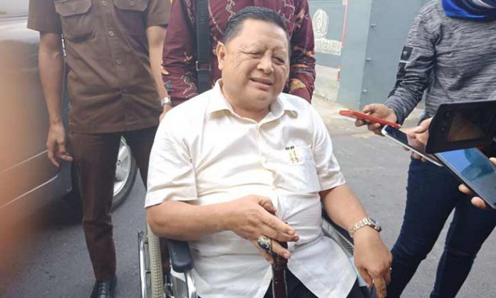 Mantan Bupati Kabupaten Kepulauan Anambas, Drs H Tengku Muhtarudin, saat masuk ke rutan