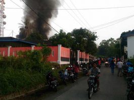 Kebakaran gudang cat di Tanjungbatu, yang mengeluarkan kepulan asap hitam