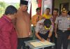 Penandatangan Prasasti Penggunaan Kantor Polisi Subsektor Kecamatan Siantan Timur