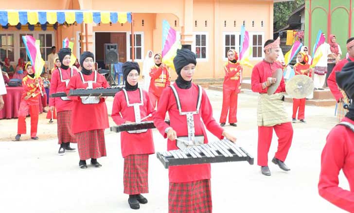 Pertunjukan-dari-siswa-siswi-dalam-menyemarakkan-MTQ-V-KKA