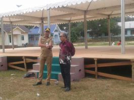 Sahtiar, Sekda KKA dan Camat Jemaja Timur A, gafar di astaka MTQ di Ulu Maras Kecamatan Jemaja Timur.