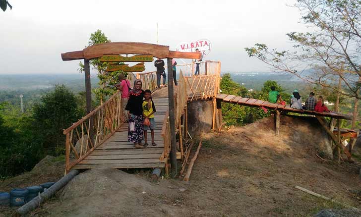 Obyek Wisata Bukit Tas, Kundur. 